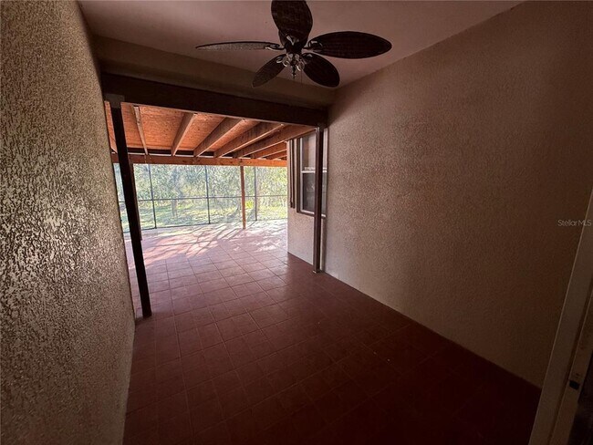 Building Photo - 1976 Willow Wood Dr