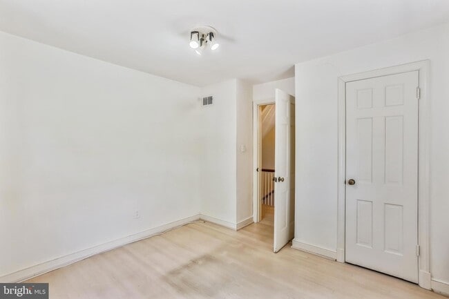 Building Photo - 5508 Dorset Ave