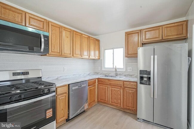 Building Photo - 220 College Dr