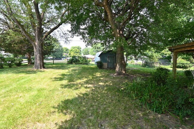 Building Photo - Charming 3-Bedroom Retreat with 2 Full Baths on South Meridian Street – 1516 Sq Ft of Comfort in ...