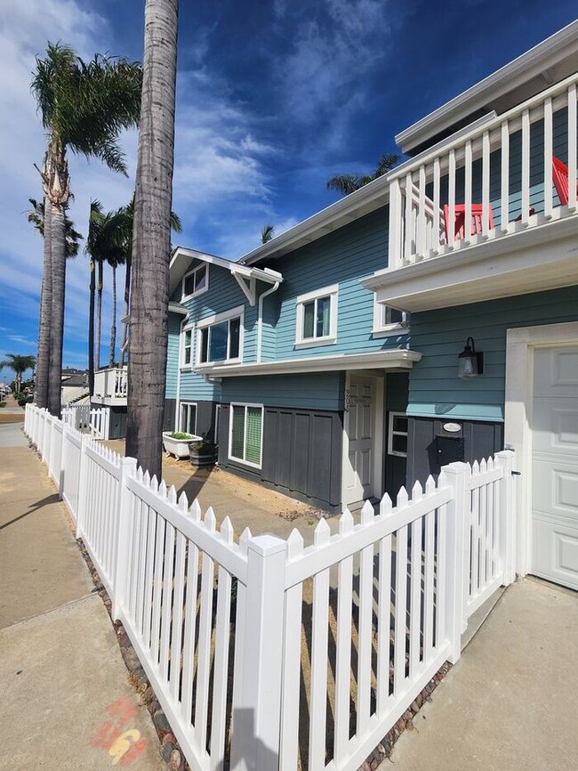 Building Photo - 1/2 OFF 1st Month! Imperial Beach, Spacious 1BR/1BA Unit only 1 Block from the beach!