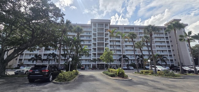 Building Photo - 2671 S Course Dr