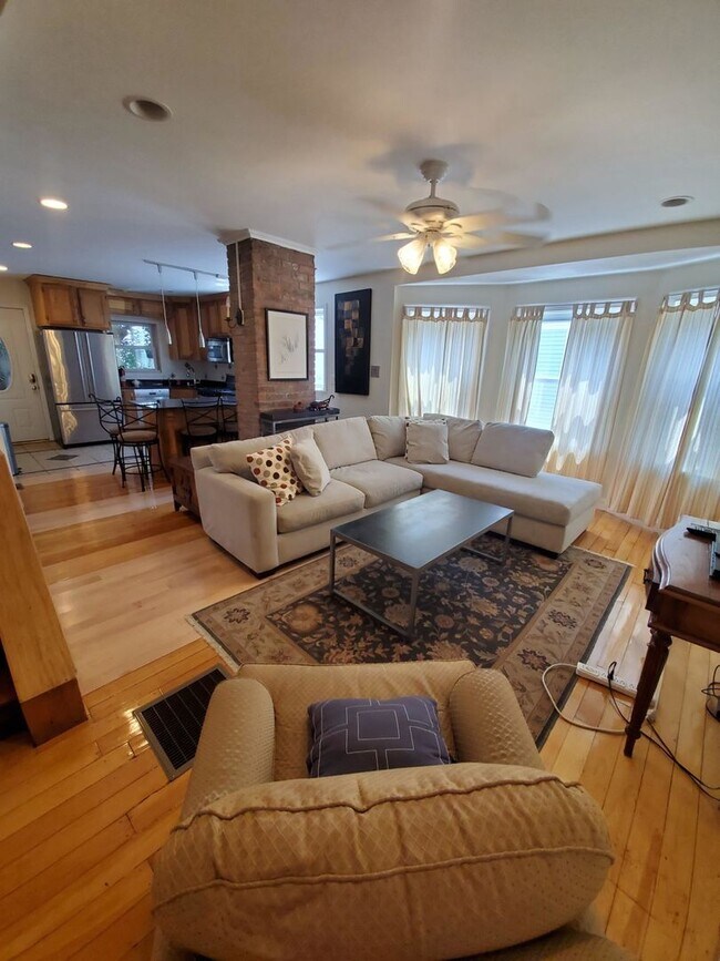 Building Photo - BROKER FEE PAID BY OWNER!!! Five bed Three Bath in lower Allston.....