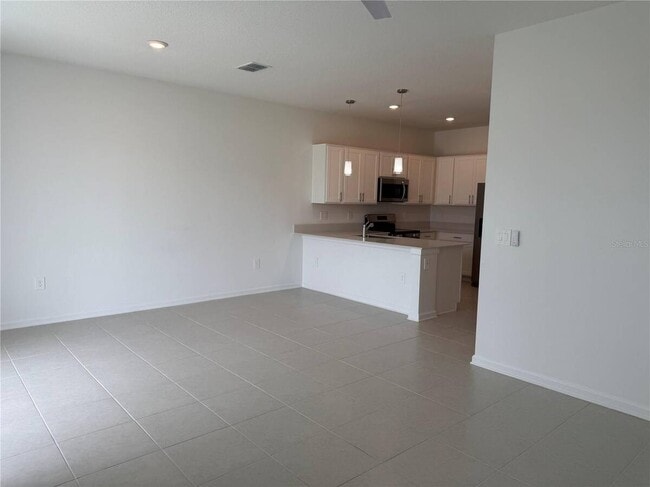 Building Photo - 2658 Armstrong Ave