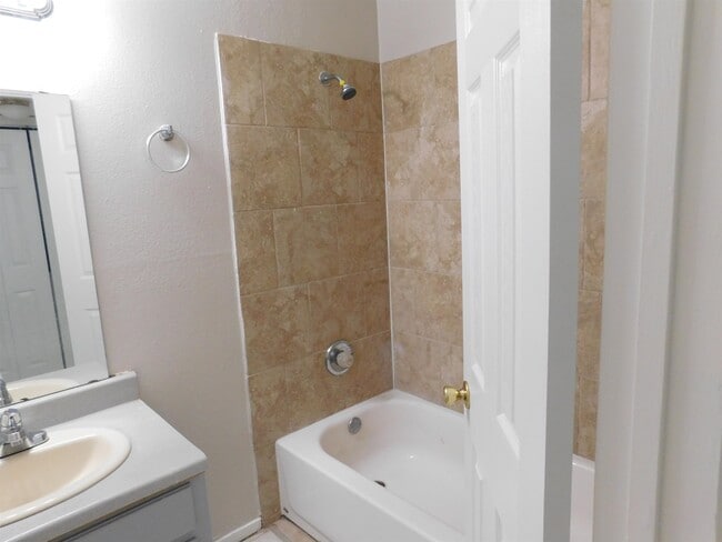 Building Photo - 105 Rockwell Way