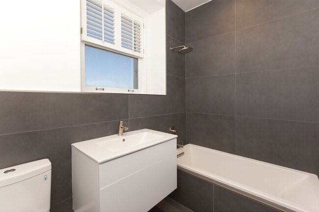 Building Photo - 1250 Jones St