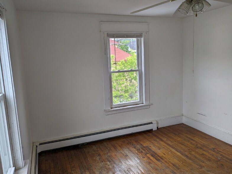 Building Photo - 174 Blanchard St