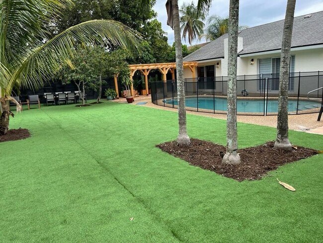 Building Photo - 7360 San Sebastian Dr