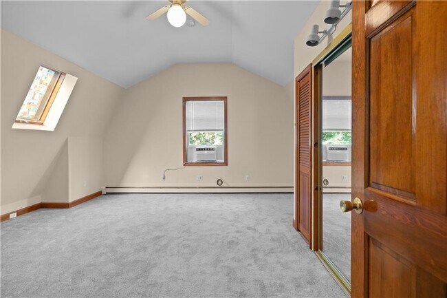 Building Photo - 5-25 Channing St