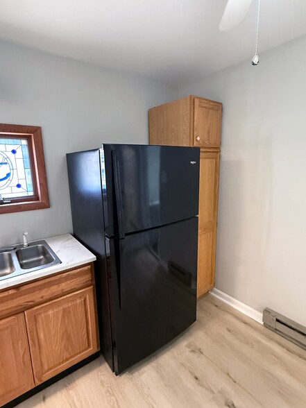 Building Photo - 322 Main St