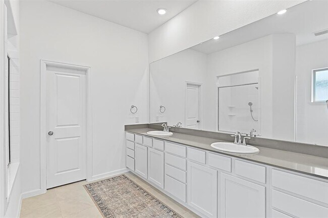 Building Photo - 805 Westwood Dr