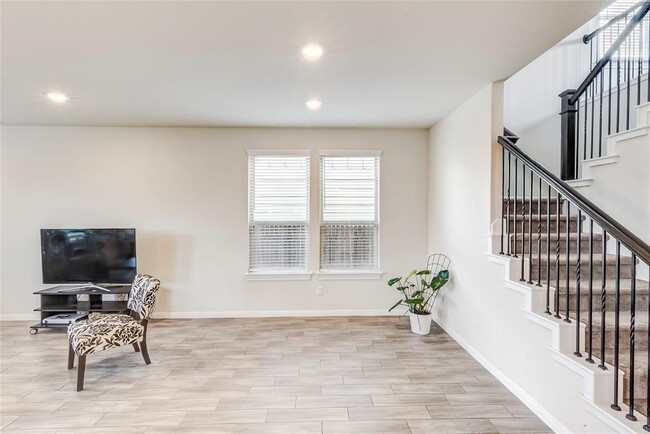 Building Photo - 332 Zuma Dr