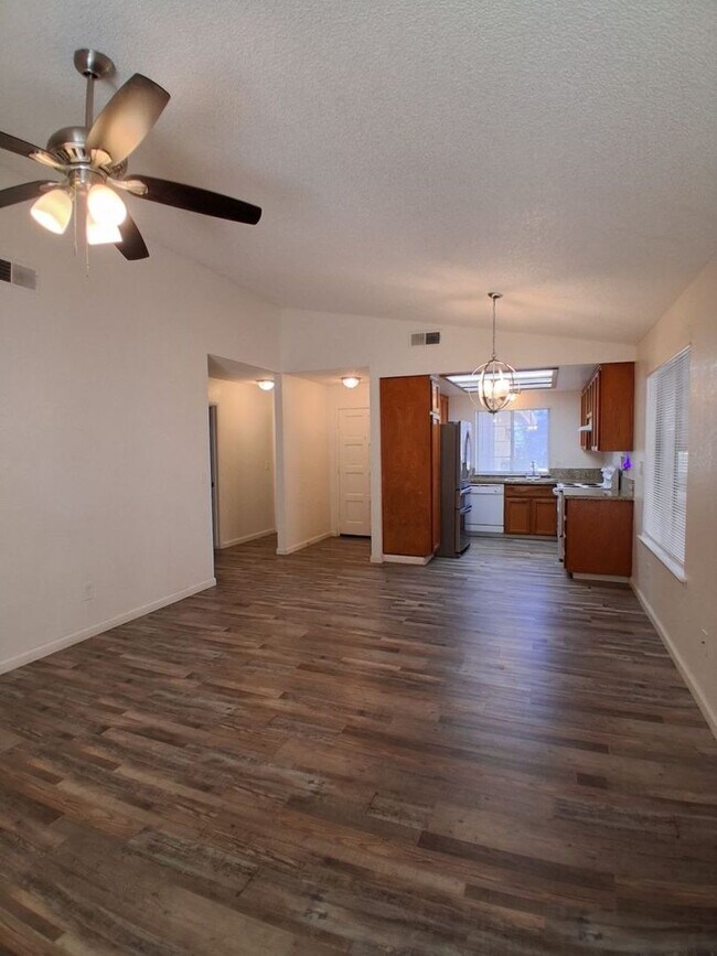 Building Photo - 2068 W Magill Ave