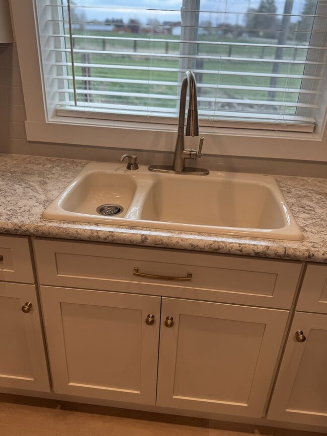 Building Photo - Completely Remodeled 4 Bed, 2 Bath Country Home – 1.5 Acres – Horse & Livestock Friendly!