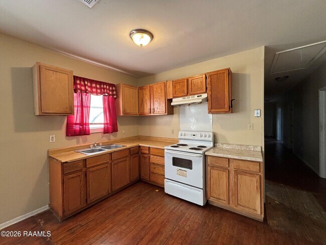 Building Photo - 304 Carmel Dr