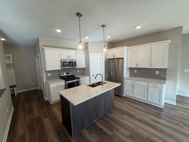 Building Photo - Spacious home in a desirable neighborhood