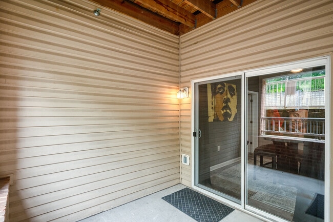 Building Photo - 400 Symphony Cir