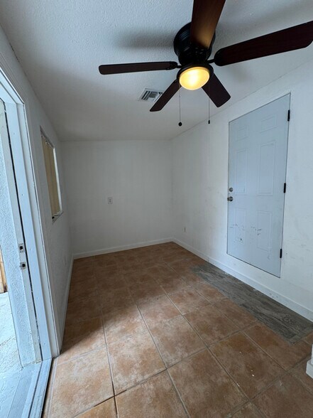 Building Photo - 1285 NE 143rd St