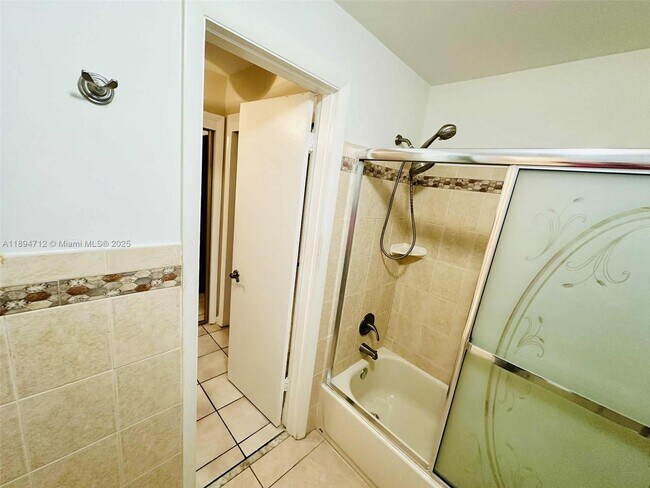 Building Photo - 330 SE 2nd St