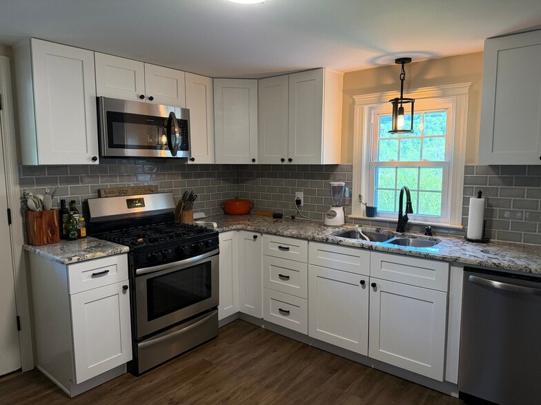 Building Photo - 33 Church Rd