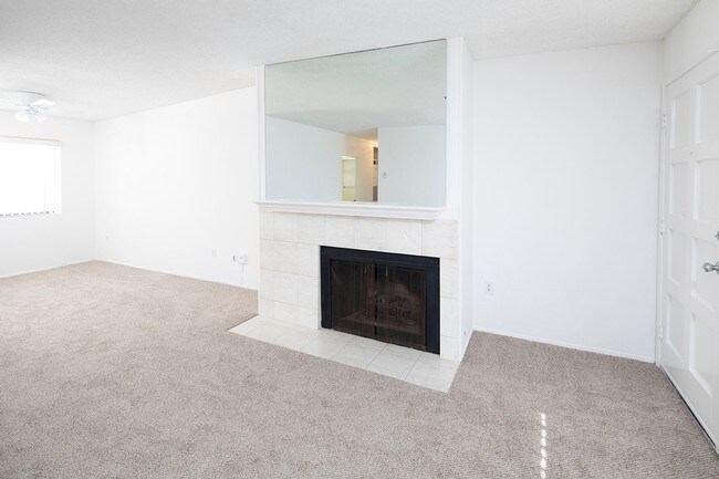 Building Photo - 2BR In The Heart of La Jolla Village *W/D ...