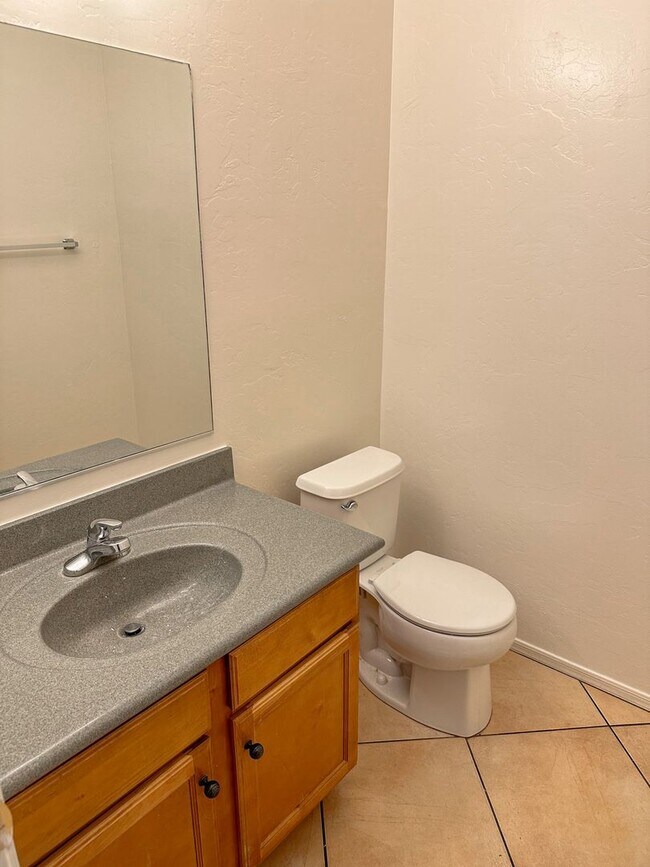 Building Photo - Large 4 bedroom home with Den - Corner lot...