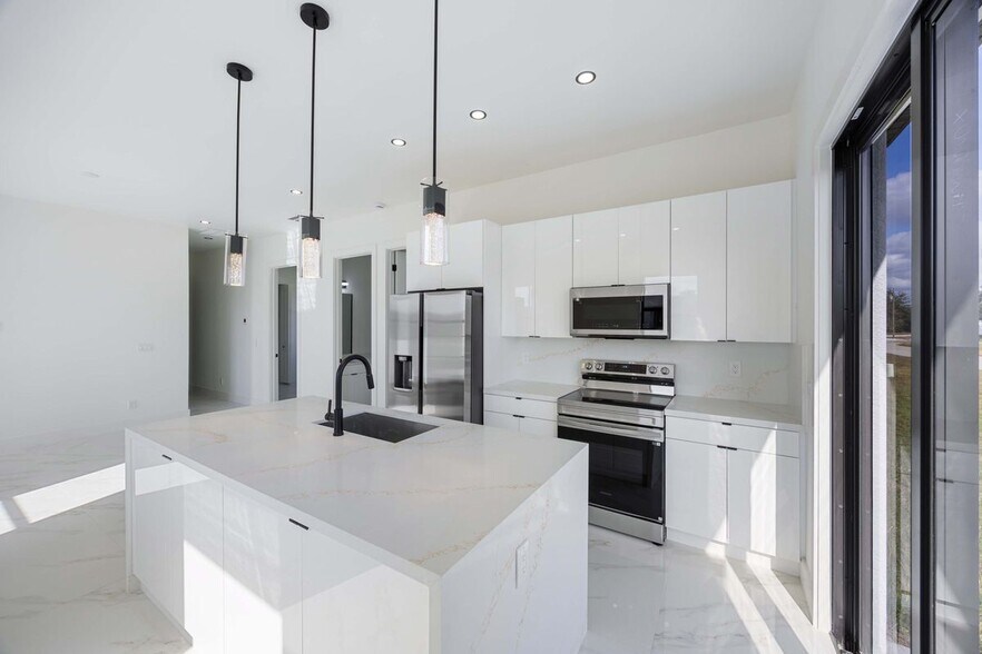 Building Photo - 1053 Marine Ave S