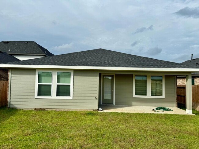Building Photo - 1631 Solana Dr