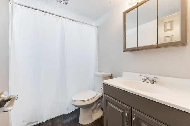 Building Photo - 14013 N Everest Ave