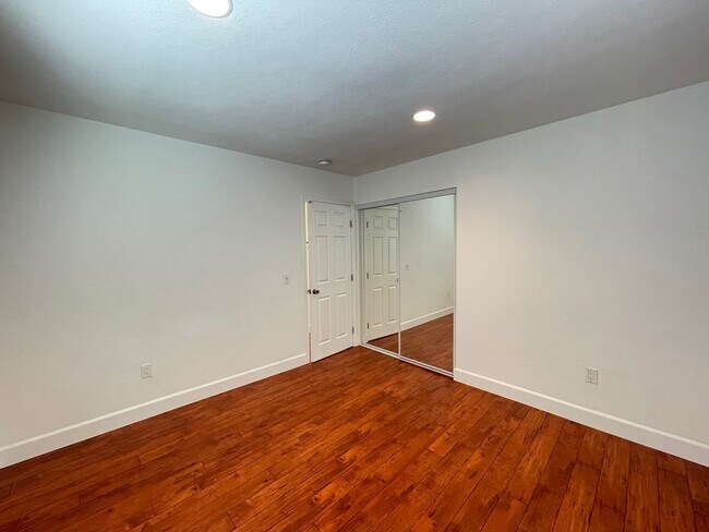Building Photo - 6329-6335 Osler St