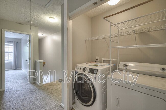 Building Photo - 1068 Ashmore Dr