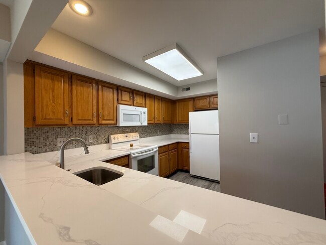 Building Photo - 51 Crestmont Rd