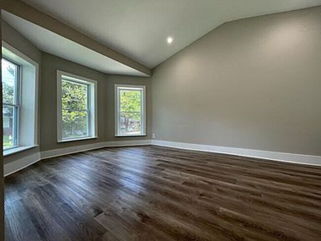 Building Photo - Beautiful Mozley Park Neighborhood Home