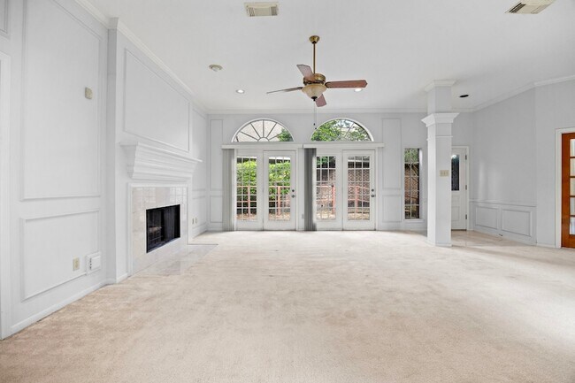 Building Photo - 4215 Valley Glade Dr