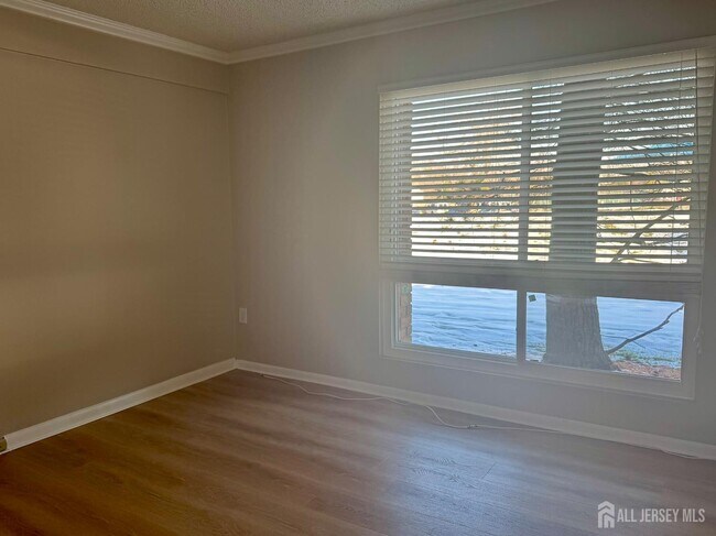 Building Photo - 256 Willowbrook Dr