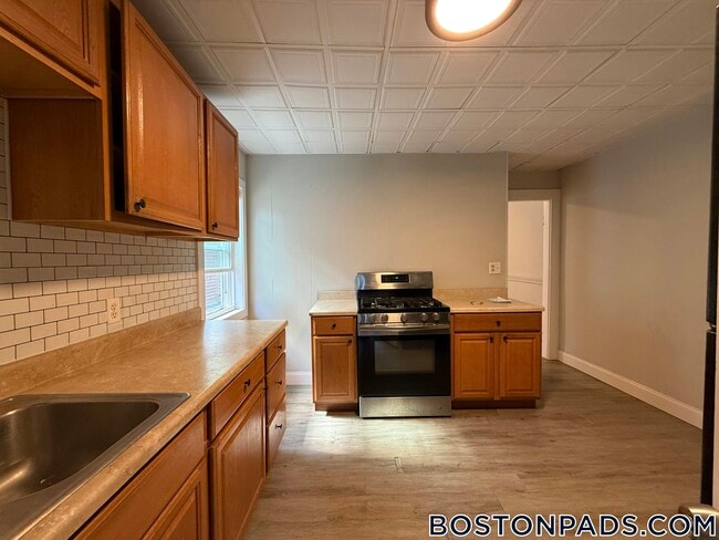 Building Photo - 41 Simpson Ave