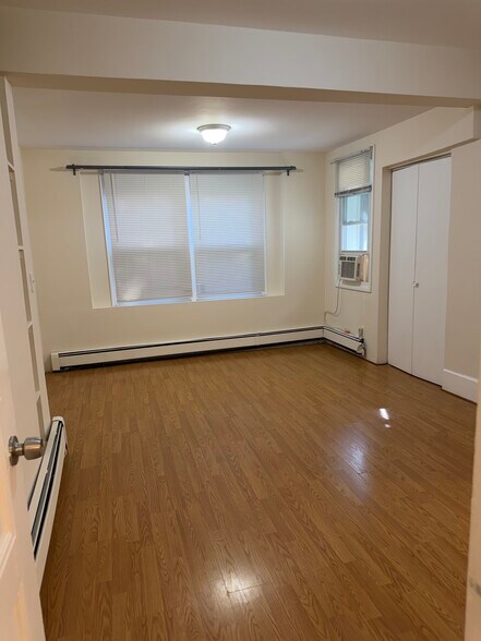 1st bedroom - 35 Gates Ave