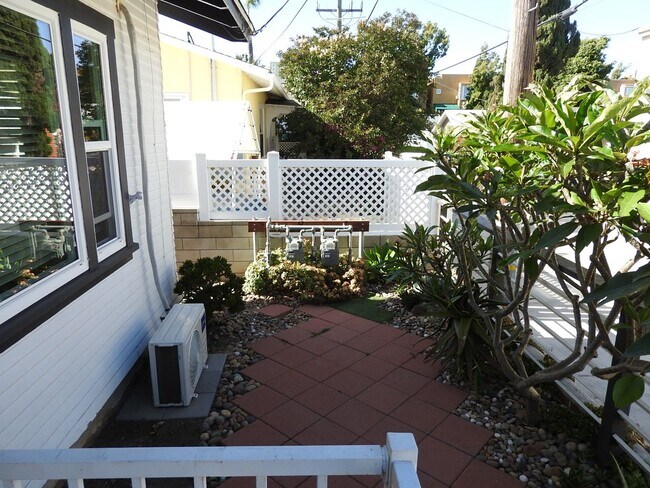 Building Photo - 3700cres