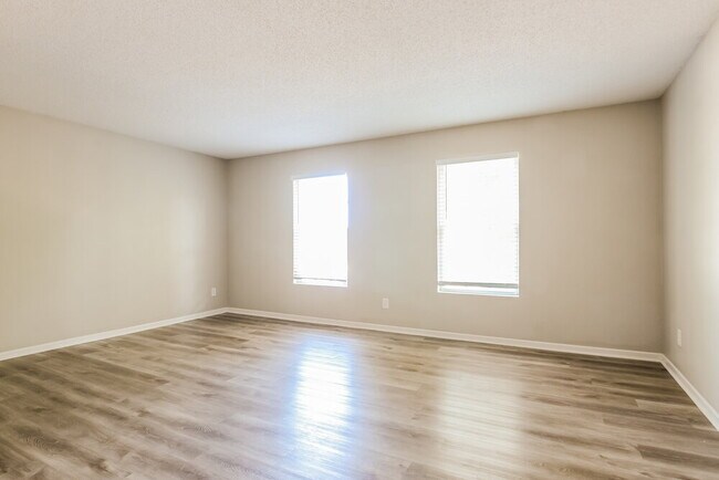 Building Photo - 738 Rosea Ct