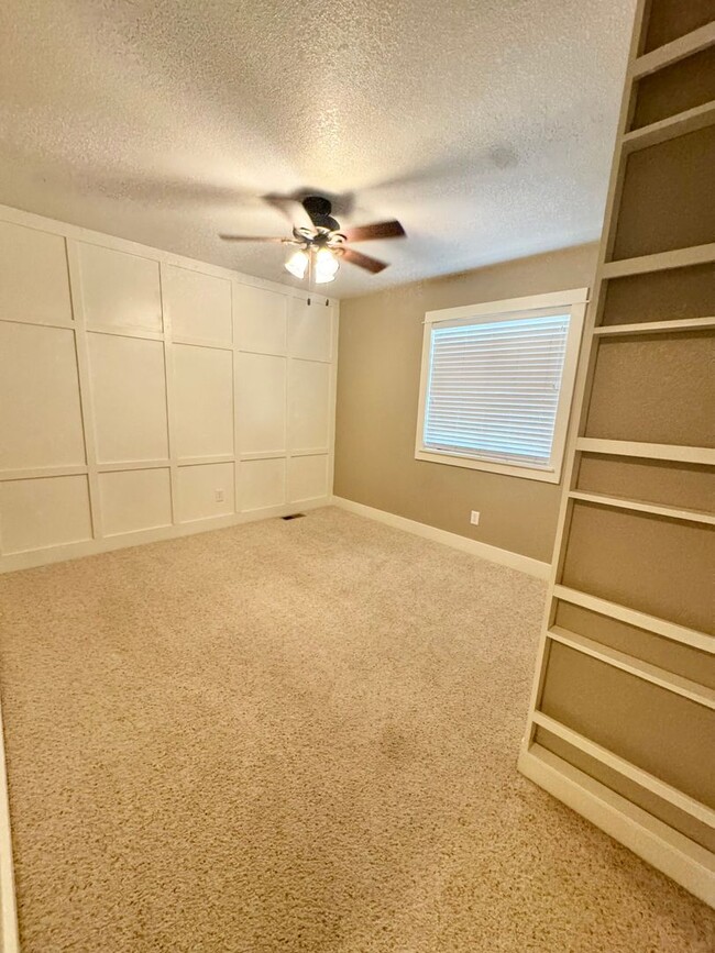 Building Photo - 915 Ridge Runner Dr
