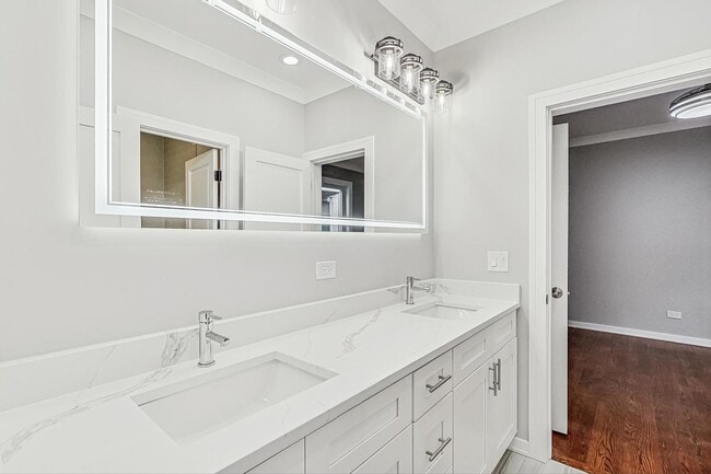 Building Photo - 6626 S Ingleside Ave