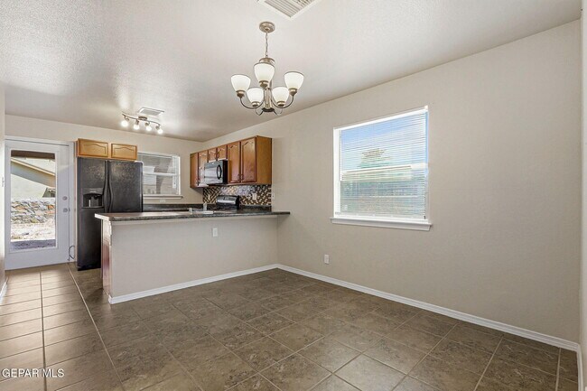 Building Photo - 2300 Glitter Point
