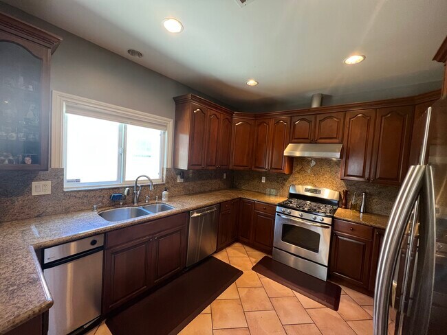 Kitchen - 6947 Jellico Ave