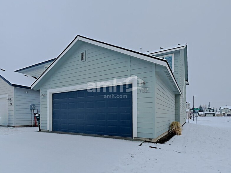 Building Photo - 799 E Springloyd St