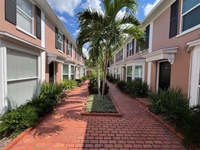 Building Photo - 301 S Bungalow Park Ave