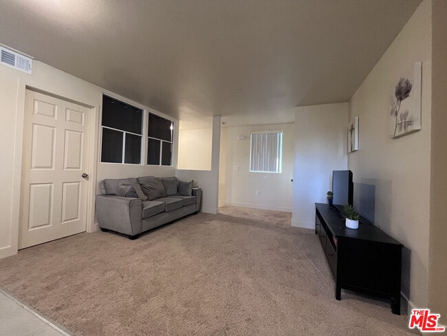 Building Photo - 4828 McKinley Ave