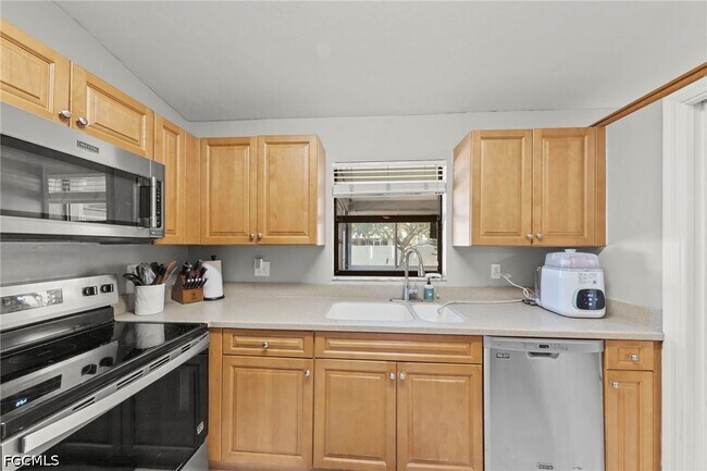 Building Photo - 311 SW 19th Ln