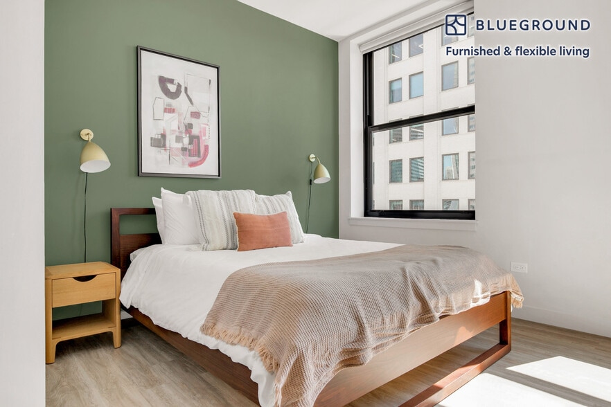 Building Photo - 330 S Wells St