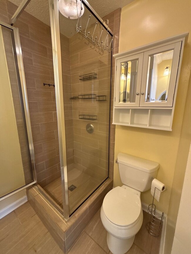 Building Photo - FOR RENT