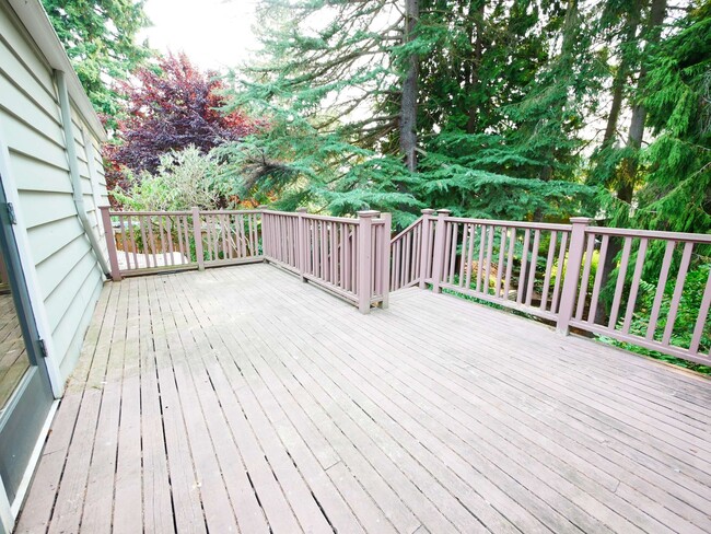 Building Photo - 5 BED & 2.5 BATH SINGLE FAMILY HOUSE FOR RENT